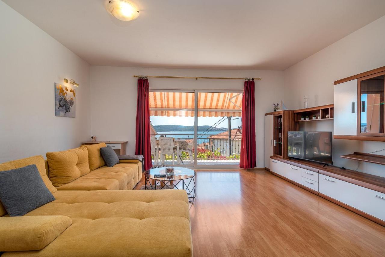 Comfortable Apartment Near The Sea Trogir Kültér fotó