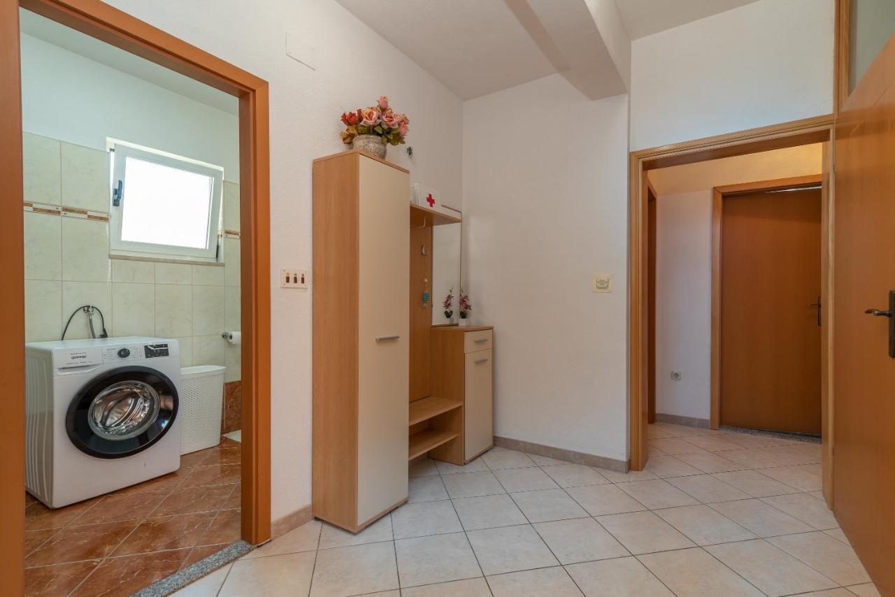 Comfortable Apartment Near The Sea Trogir Kültér fotó
