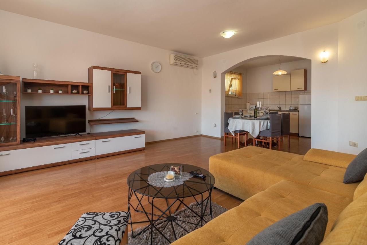 Comfortable Apartment Near The Sea Trogir Kültér fotó