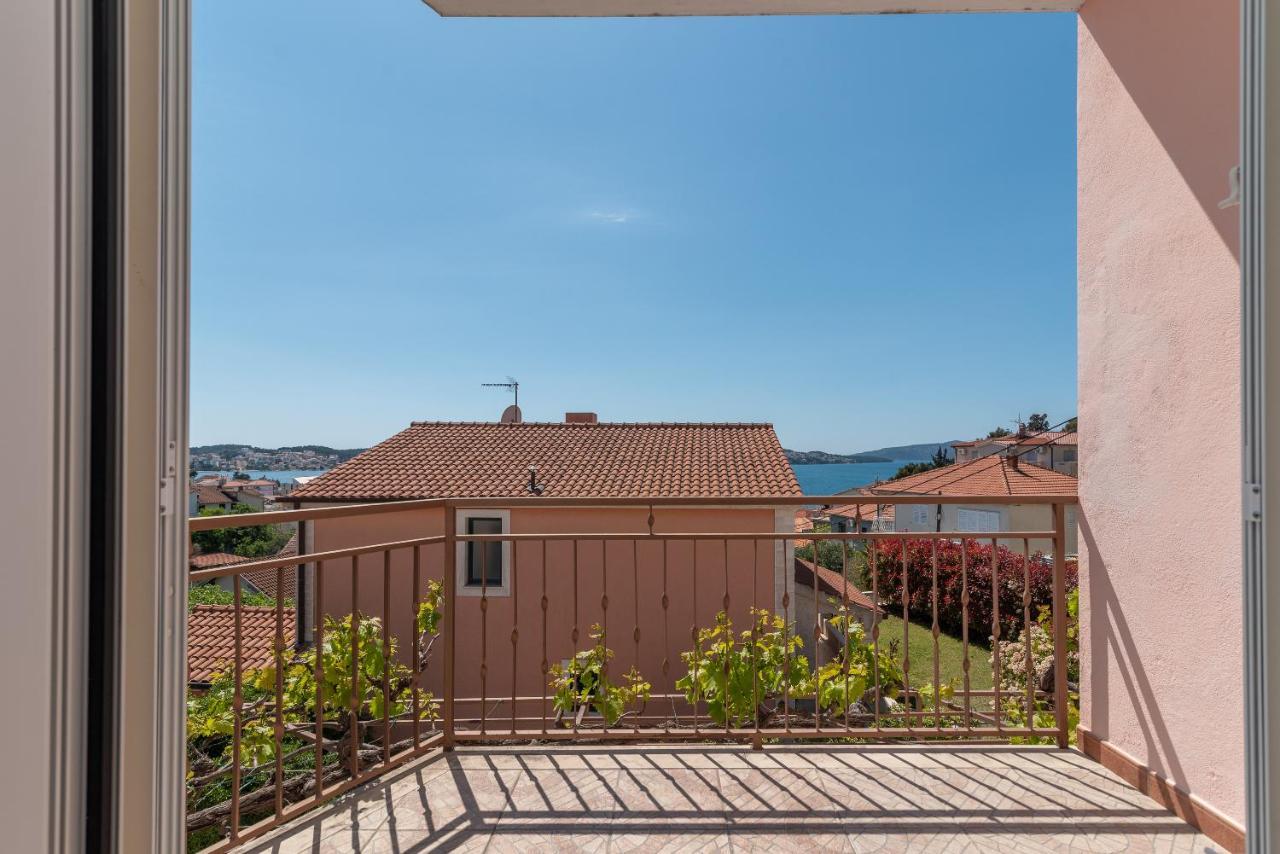Comfortable Apartment Near The Sea Trogir Kültér fotó